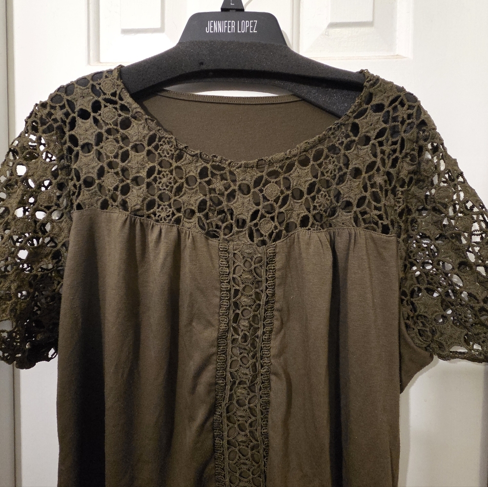 Women's Olive Green Crochet Short Sleeve Top.  Size 2XL. - Picture 8 of 10